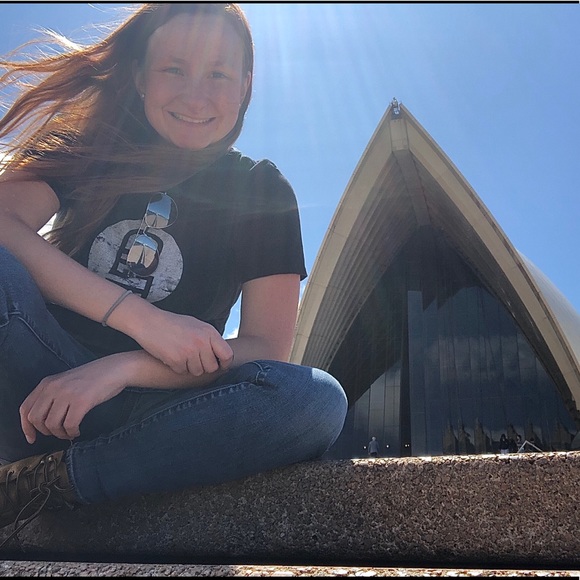 Meet your Posher, Justine - Picture 1 of 1